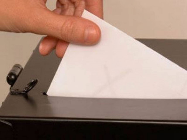 Στις κάλπες οι Γάλλοι σοσιαλιστές