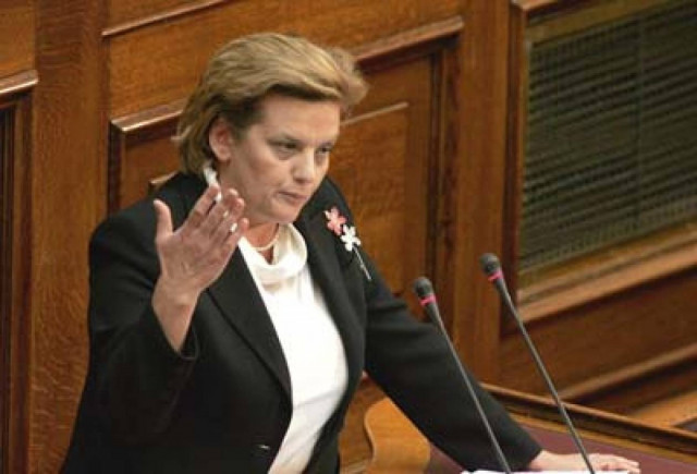 Το «Λεφτά υπάρχουν» μοιάζει με το «Τσοβόλα δώστα όλα»