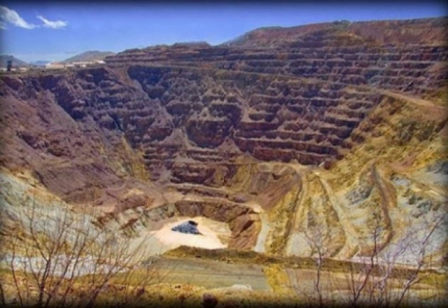 Αναζητώντας  χρυσό στη Χαλκιδική με το Κατάρ