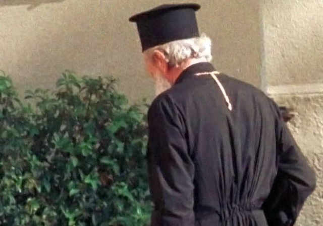 Αντιδρούν στη μετάθεση του... παπά!