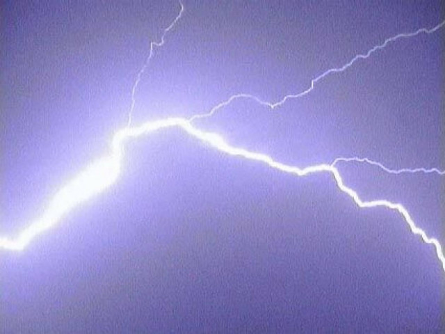 Κεραυνός χτύπησε αστυνομικό τμήμα