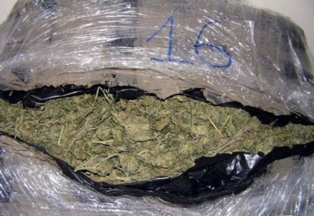 Τους έπιασαν με δύο κιλά χασίς