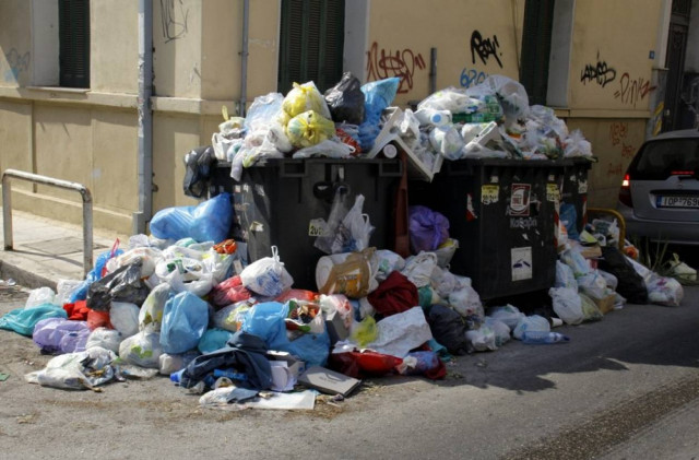 Τρεις τόνοι σκουπιδιών στην Πάτρα!