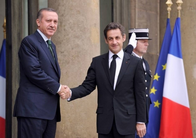 Ερντογάν: Κατηγορεί τον Σαρκοζί για ανεντιμότητα