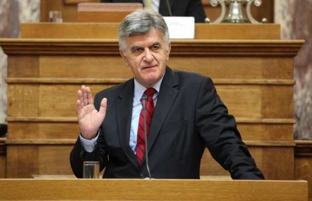 Ο Πετσάλνικος έκοψε τα ομαδικά του γυμναστηρίου της Βουλής!