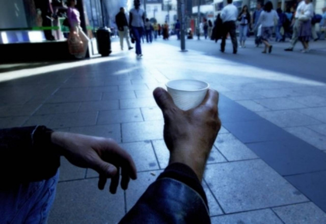 Πιο πολλοί Γερμανοί «φλερτάρουν» με τη φτώχεια