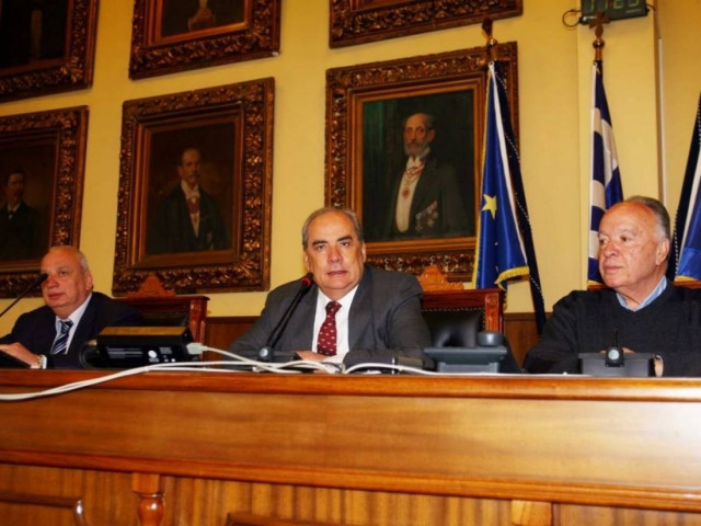 Μαθητές στα έδρανα του Δημοτικού Συμβουλίου Πειραιά