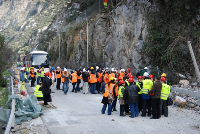 Διακοπή κυκλοφορίας στα Τέμπη