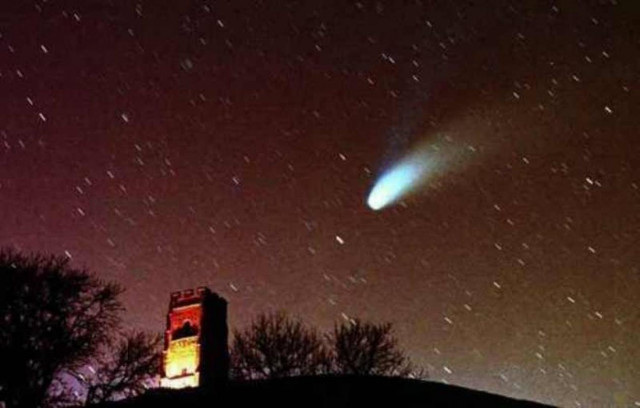 Μετεωρίτης έσκασε σε στέγη στο Παρίσι