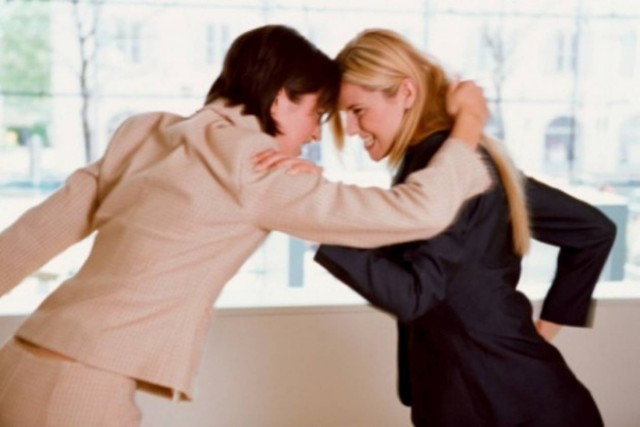 Καυγάς γυναικών με …άρωμα πιπεριού!