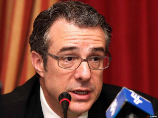 Αυγά στον εκπρόσωπο του ΔΝΤ στην Τουρκία