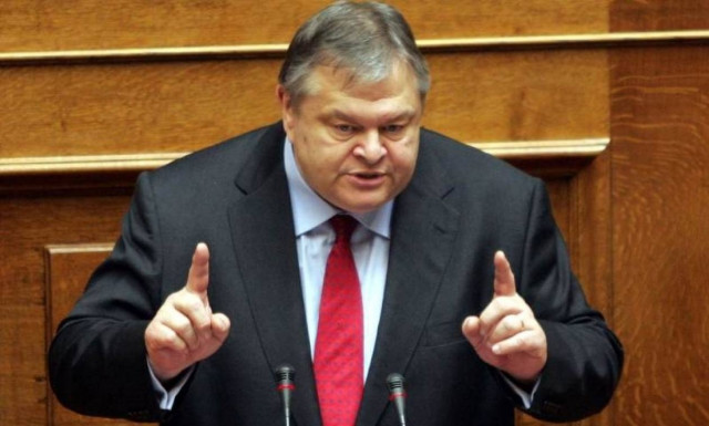 Από μισθούς-συντάξεις θα παρακρατηθεί το χαράτσι