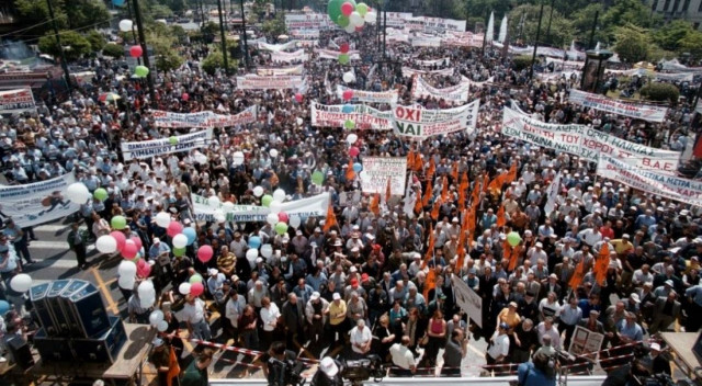 Οι απεργίες παραλύουν τη χώρα