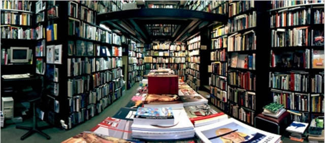 Στόχος ληστών βιβλιοπωλείο