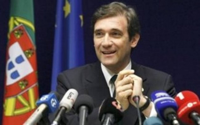 Κόβονται δυο μισθοί (και) στην Πορτογαλία