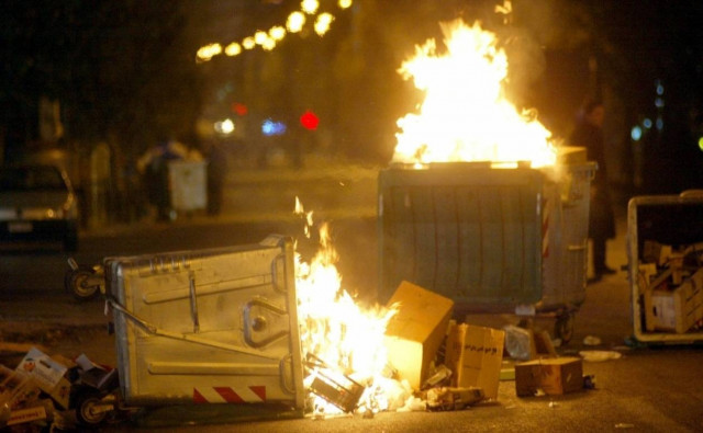 Νέες φωτιές σε κάδους στην Αθήνα