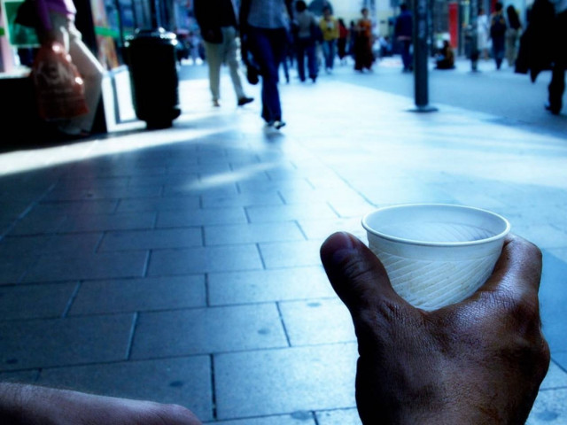 Εξοντώνουν τους πολίτες με διπλά χαράτσια