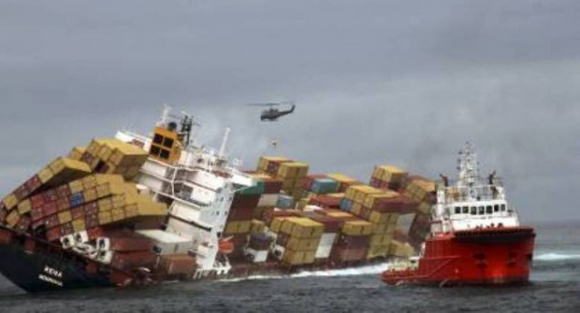 Ν. Ζηλανδία: Κινδυνεύει ανά πάσα στιγμή να σπάσει το «Rena»