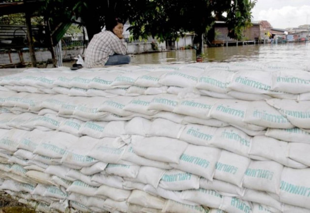 Η Μπανγκόκ προετοιμάζεται για τις χειρότερες πλημμύρες