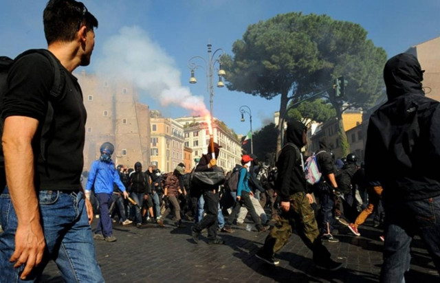 Επεισόδια στην πορεία των «Αγανακτισμένων» στη Ρώμη