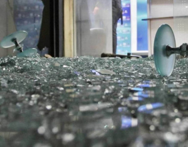 Γκαζάκια στα γραφεία του ΠΑΣΟΚ στο Ελληνικό