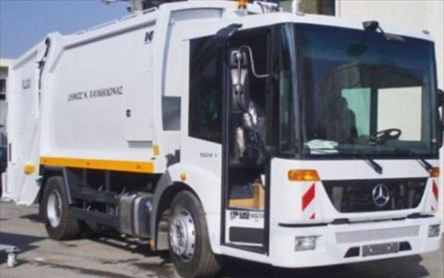 «Τσάκωσαν» ιδιωτικό απορριμματοφόρο χωρίς πινακίδες