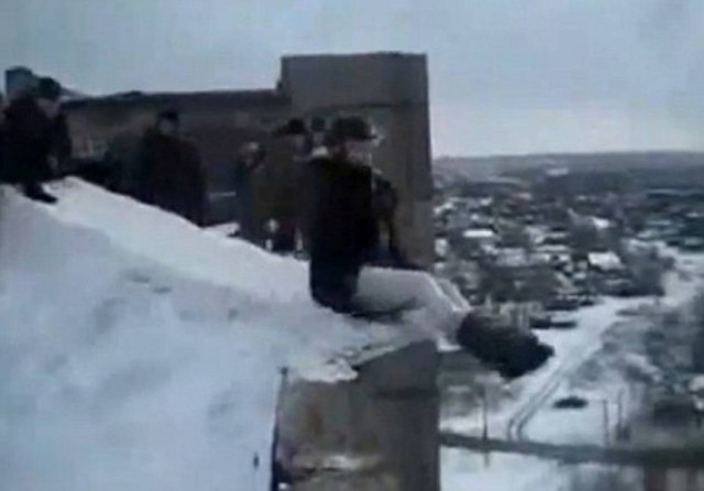 Έτσι κάνουν bunging jumping στη Ρωσία…