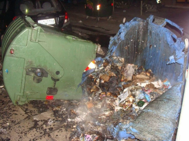 Μπαράζ εμπρησμών σε κάδους