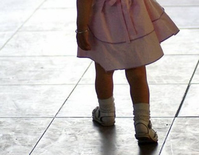 Χτύπησε δίχρονο κοριτσάκι και το άφησε να πεθάνει