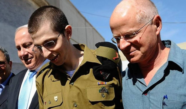 Στην αγκαλιά της οικογένειας του ο Γκιλάντ Σαλίτ