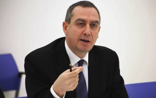 Στα «μαχαίρια» Μόσιαλος-Μιχελάκης