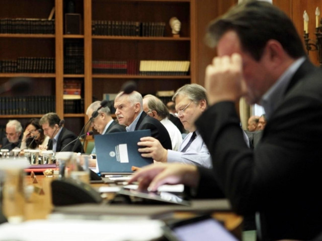 Στο Υπουργικό η αγωνία για ψηφοφορία στη Βουλή και Σύνοδο Κρουφής