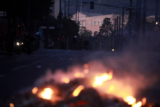 ΕΛ.ΑΣ.: «Βάστα μπαχαλάκη μήπως και σου ρίξω χημικά»…