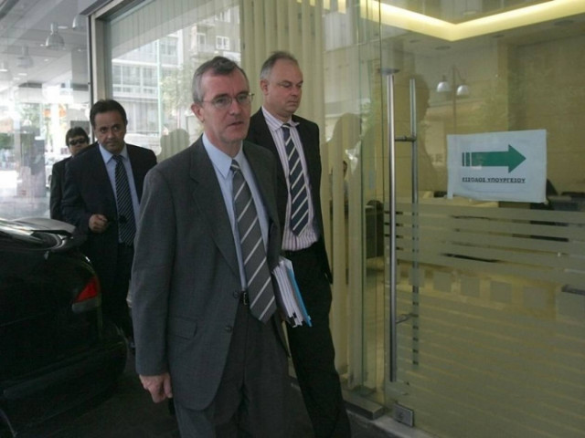 Τρόικα: Δώστε την 6η δόση τώρα!