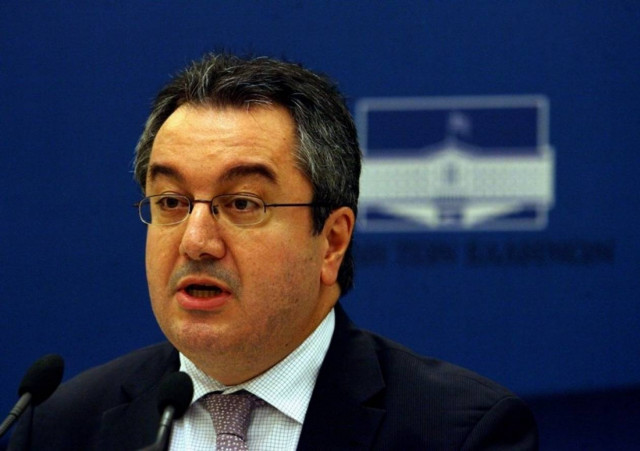 Ηλ. Μόσιαλος: Ο Σαμαράς δυσφημεί τη χώρα