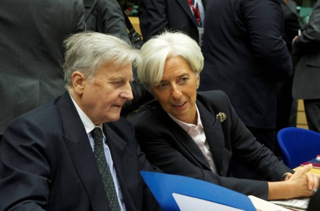 Σκληρό πόκερ για «κούρεμα» κοντά στο 50%