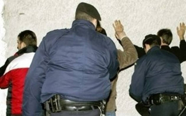 Χειροπέδες σε Βούλγαρους διακινητές