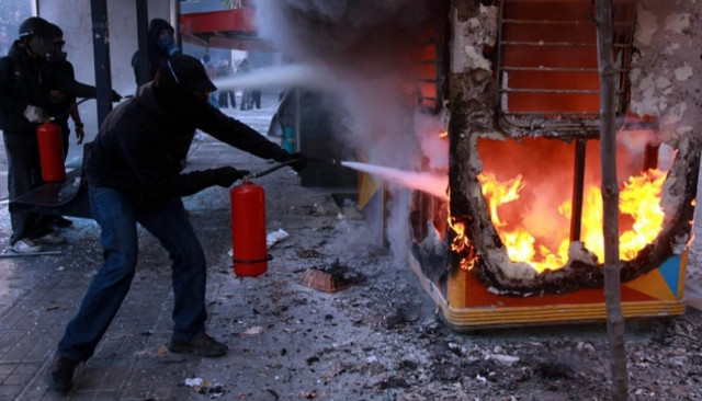 Ζημιές, φωτιές, μιζέρια στην Αθήνα