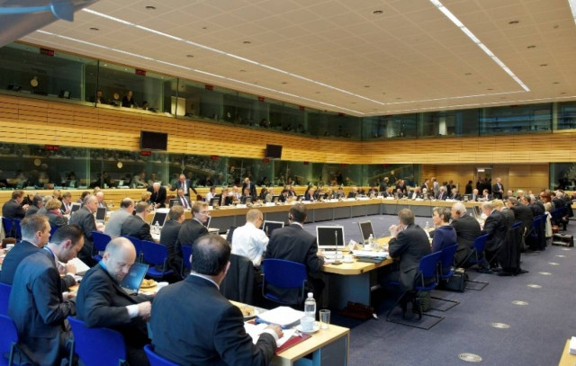 ΣΥΝ: Θυσιάζουν την Ελλάδα για τις τράπεζες