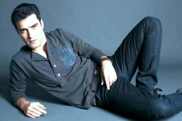 Τσιμιτσέλης: “Ο βασικός μισθός του ηθοποιού είναι 900 ευρώ”