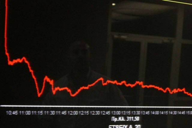 «Γκρεμίζονται» οι τιμές των τραπεζικών μετοχών