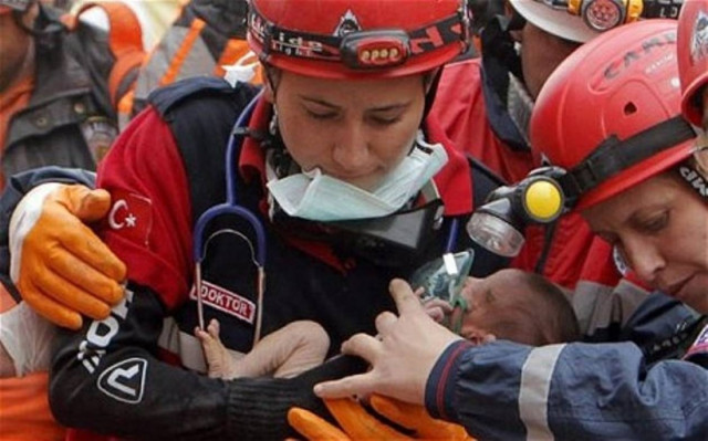 Τουρκία: Βρέφος δεκατεσσάρων ημερών ανασύρθηκε ζωντανό