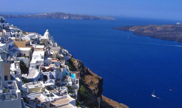 Προσάραξη ιστιοφόρου στη Σαντορίνη