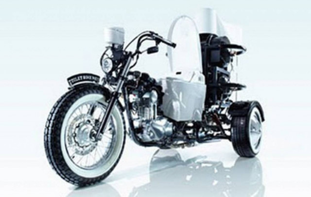 Μοτοσικλέτα με «βενζίνη» τουαλέτας