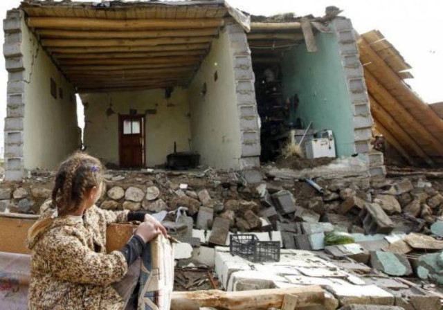 Αντιμέτωποι με το τσουχτερό κρύο οι σεισμοπαθείς της Τουρκίας