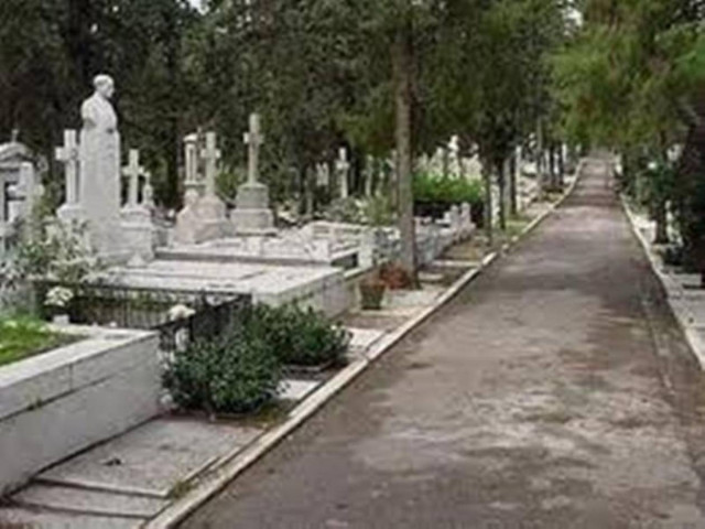 Άλλαξαν τάφο δύο φορές, γιατί δεν άρεσε η θέση…