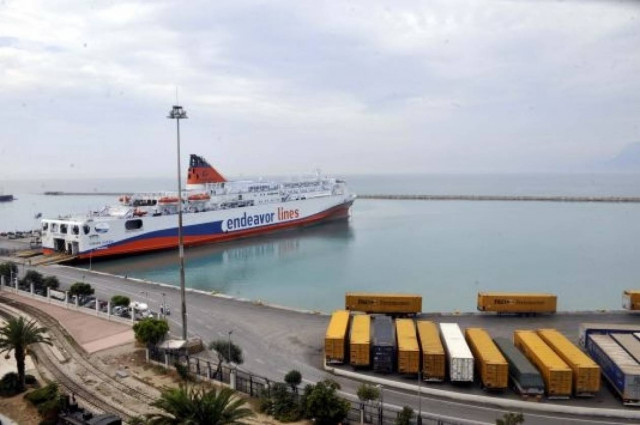 Αλλοδαποί επεδίωξαν να φύγουν με πλαστά χαρτιά