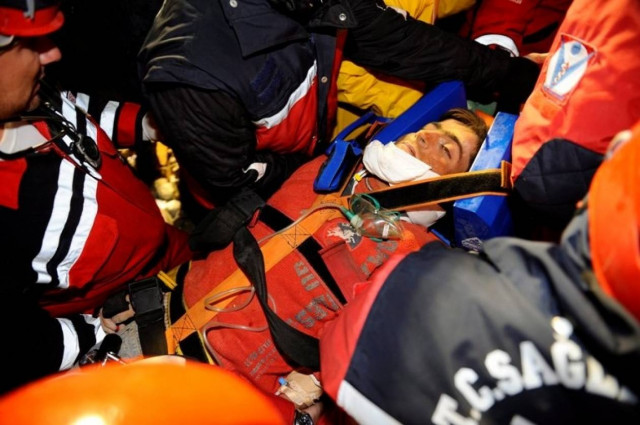 Ανασύρθηκε ζωντανό από τα συντρίμμια 13χρονο αγόρι