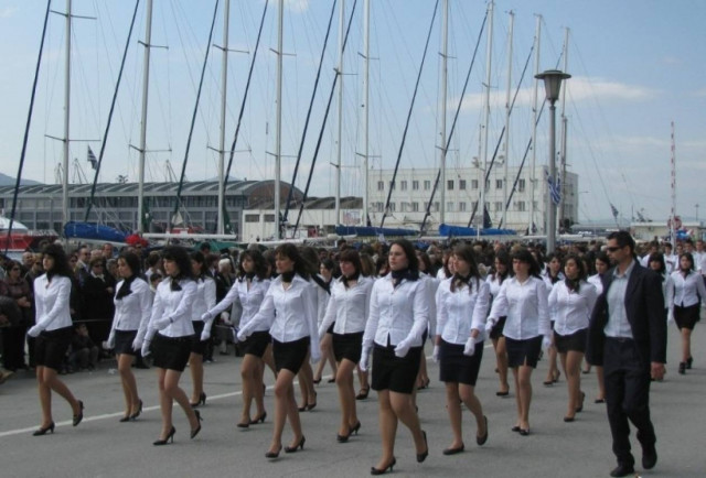 Βόλος: Αυγά και γιαούρτια στους επισήμους