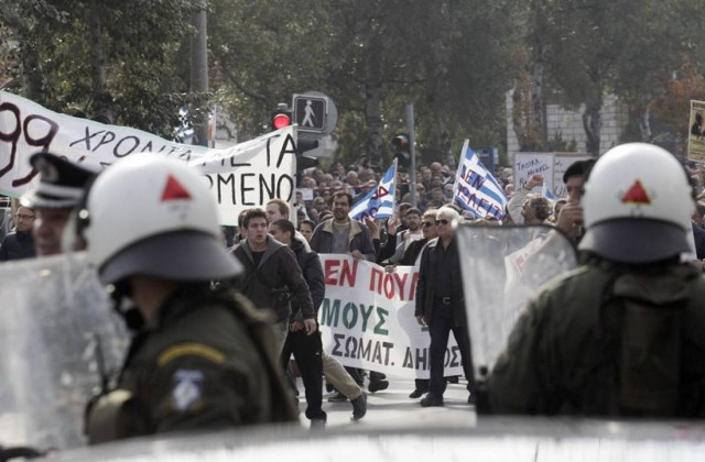 Έντεκα τσαντάκηδες ξυλοκόπησαν 2 γυναίκες!
